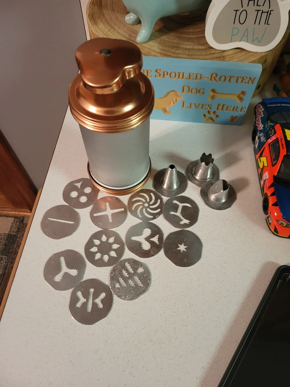 Vintage Aluminum Cookie & Pastry  Press with 11 Discs And 3 Decorating Tips